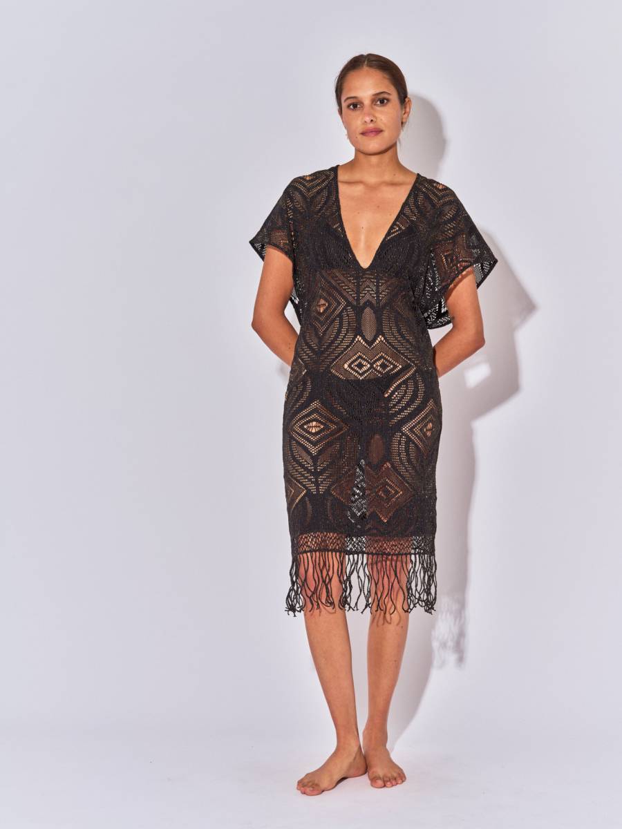 robe de plage en crochet noir avec décolleté plongeant Marion