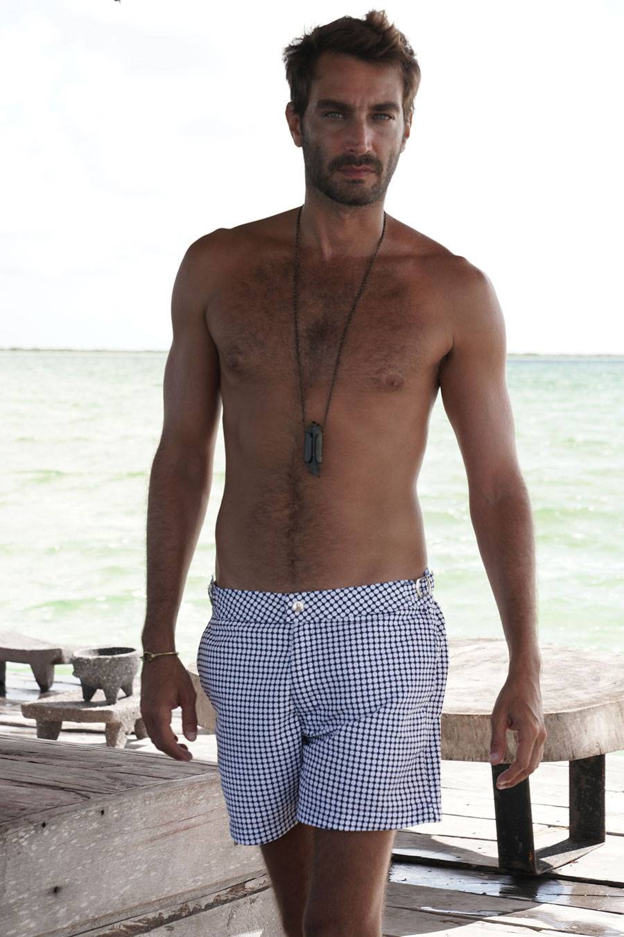 Short de bain homme court bleu marine à pois blanc de créateur français  élégant avec taille ajustable - Beliza Swimwear