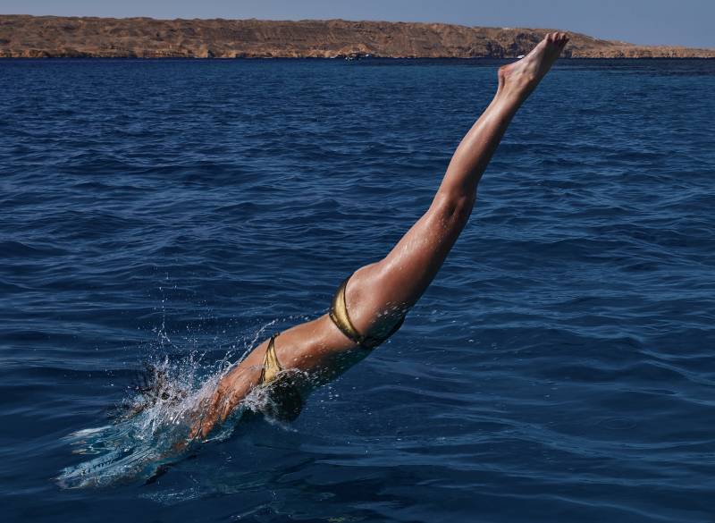 maillot de bain deux pièces, culotte échancrée