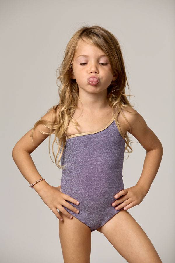 Maillot de bain enfant une pièce asymétrique en lurex violet Lily à Aix en Provence